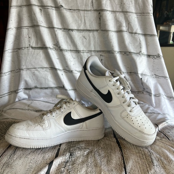 Nike Air Force one Mens 8 great condition! Low top white with black swoosh - Picture 5 of 8